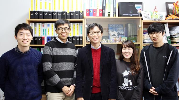 UNIST, Recognizing Outstanding Faculty Member